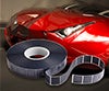Imagen de un coche rojo con elementos de ventilación GORE® Automotive Vents.